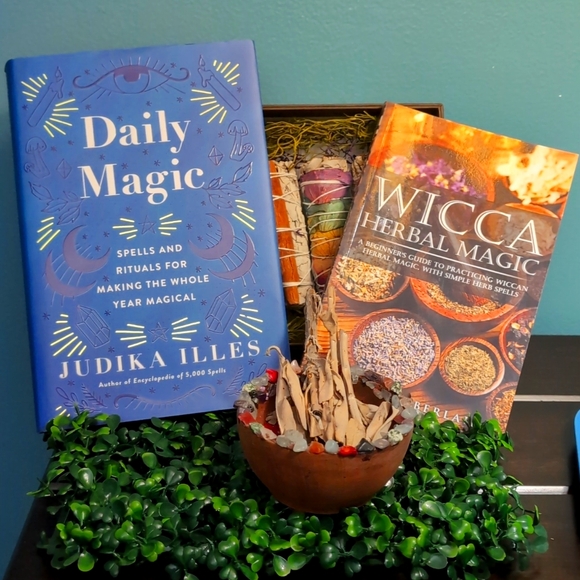 Set Of Wiccan & Daily Magic Books - Picture 2 of 9